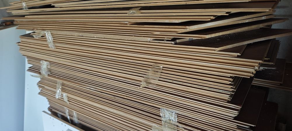 Жақсы күйде ламинат сатылады