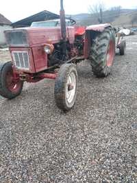 Vând tractor utb 550