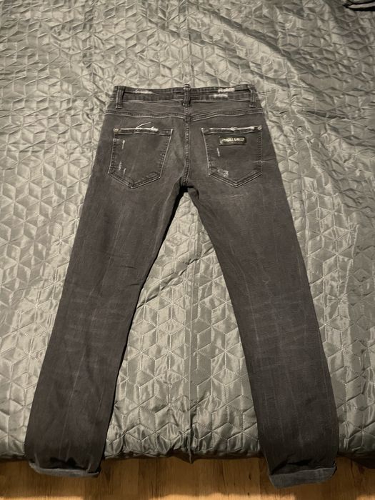 Продавам DSQUARED2 дънки