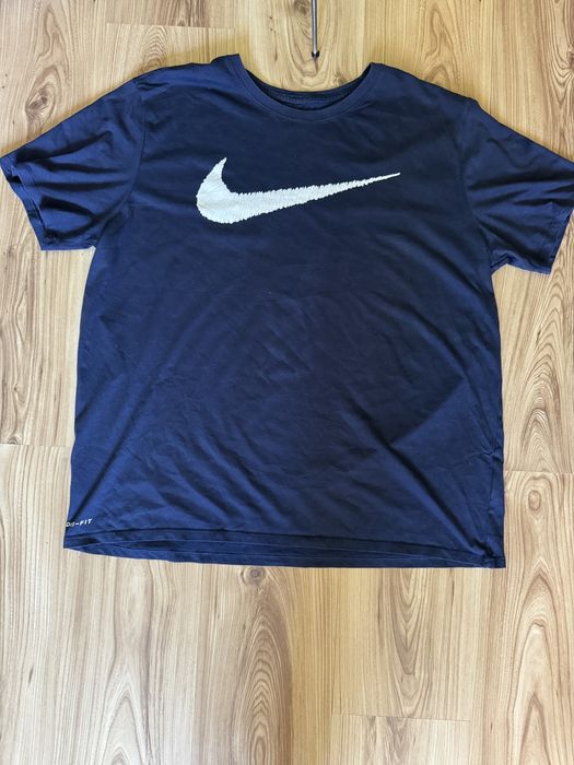 Tricou Nike.