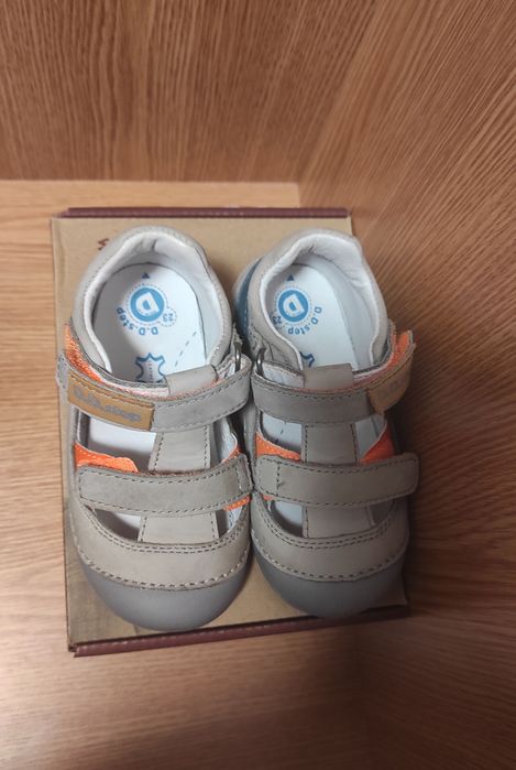 Vând săndăluțe închise DDstep, piele naturala, mărimea 23