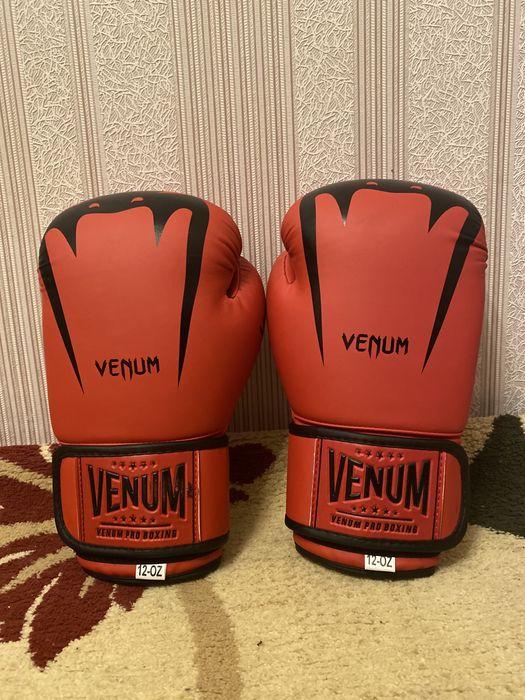 продаётся перчатки боксёрский новый