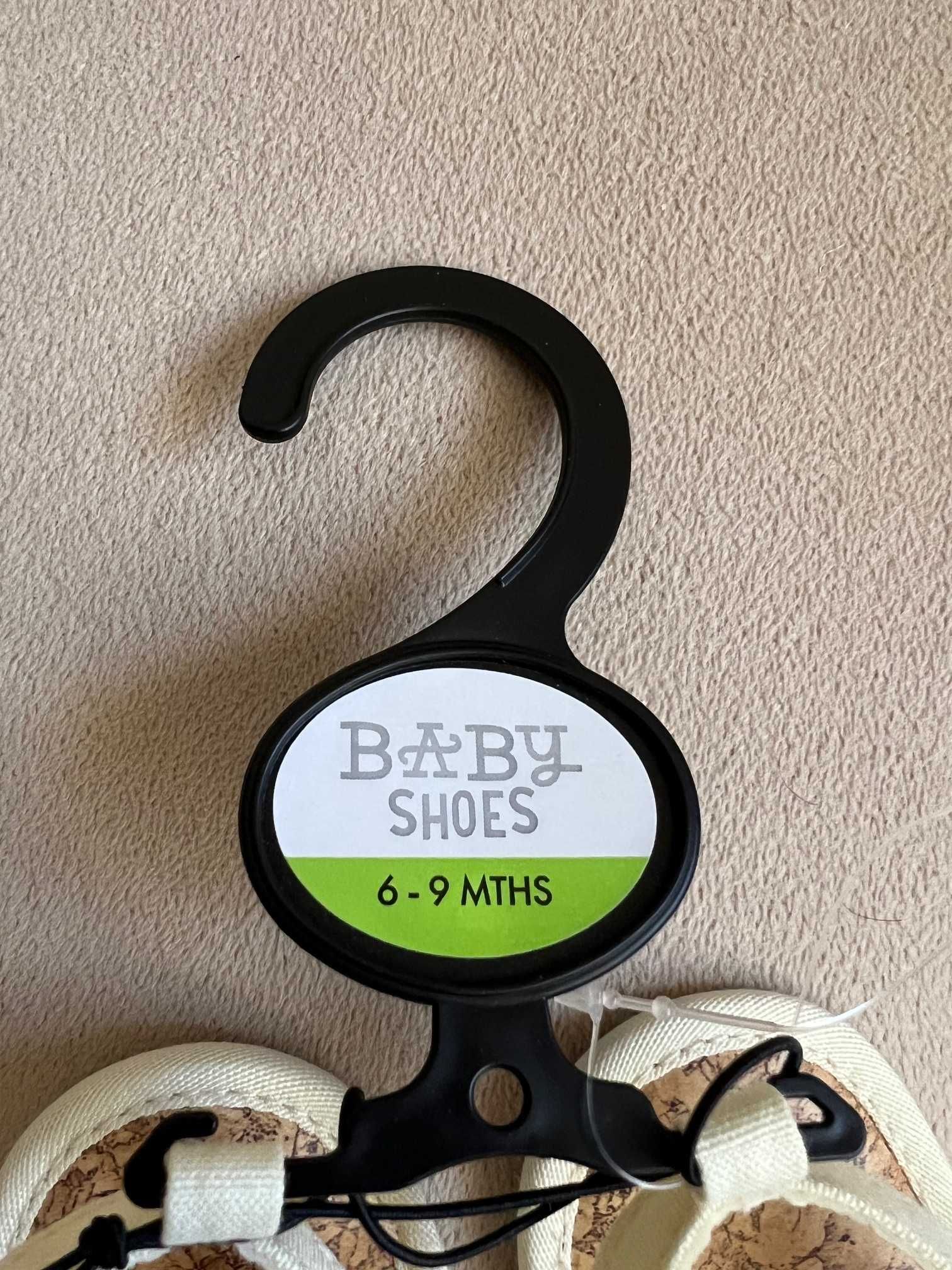 НОВИ бебешки сандали, 3-6М