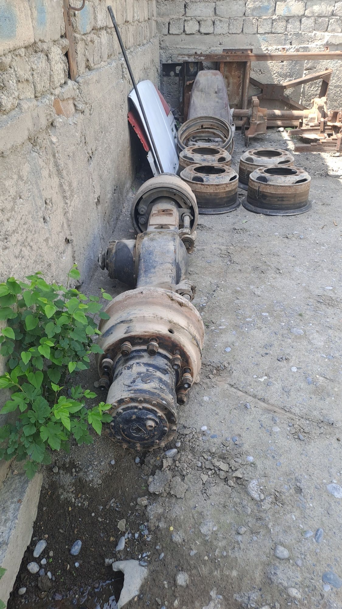 Laz mustlar sotiladi Zapchastlari ham bor