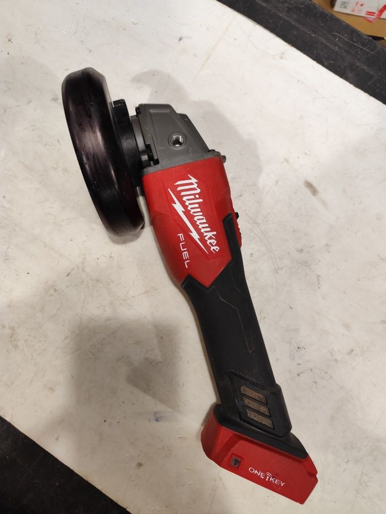 Безчетков акумулаторен ъглошлайф Милуоки Milwaukee M18 ONEFSAG125XB