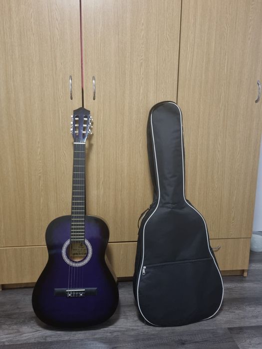 Vind chitara perfect funcțională