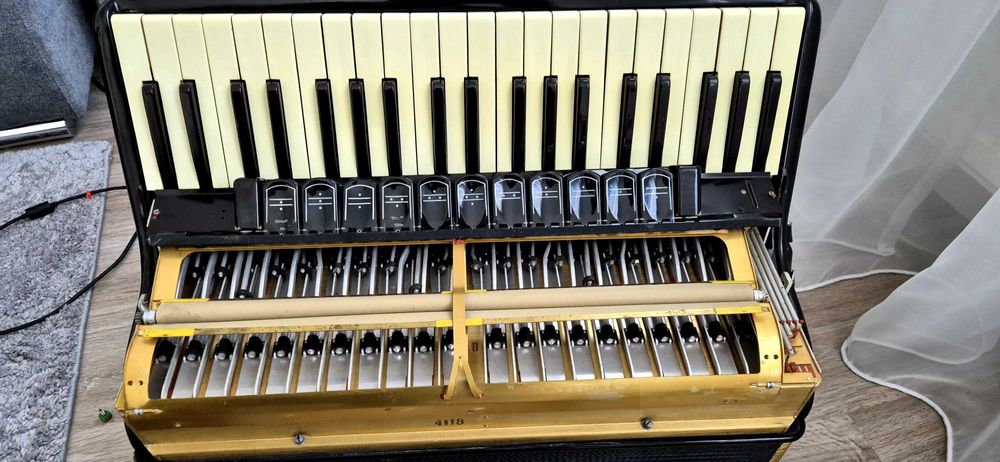 Hohner Atlantic IV De Luxe