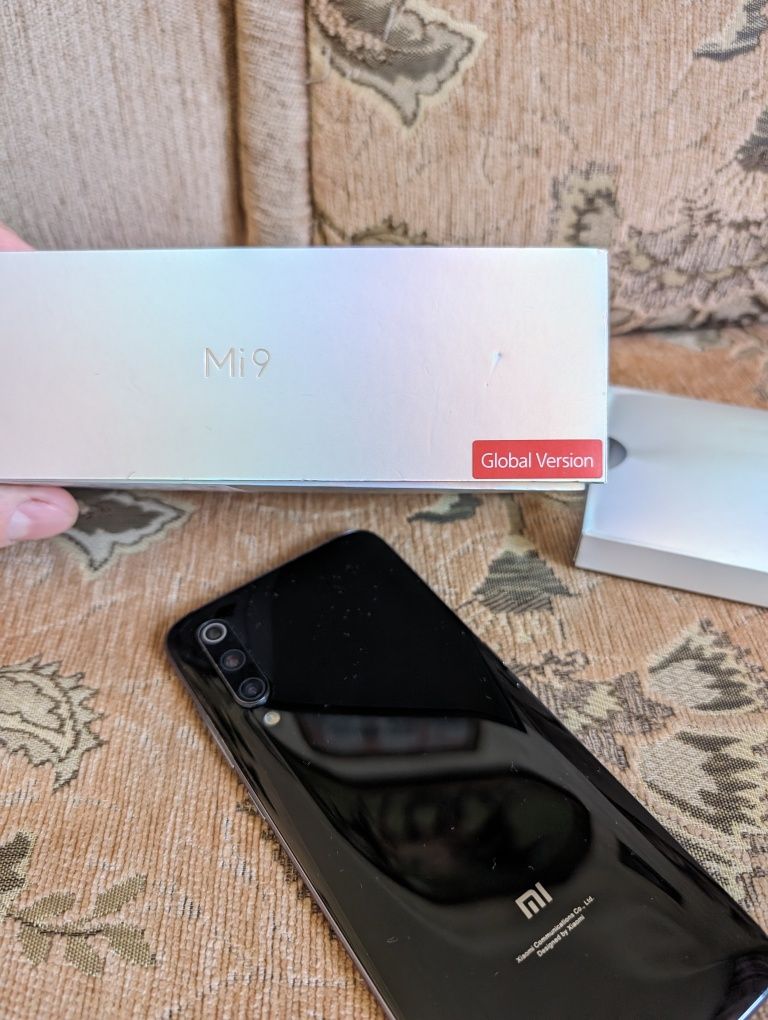 Продам телефон Xiaomi Mi9