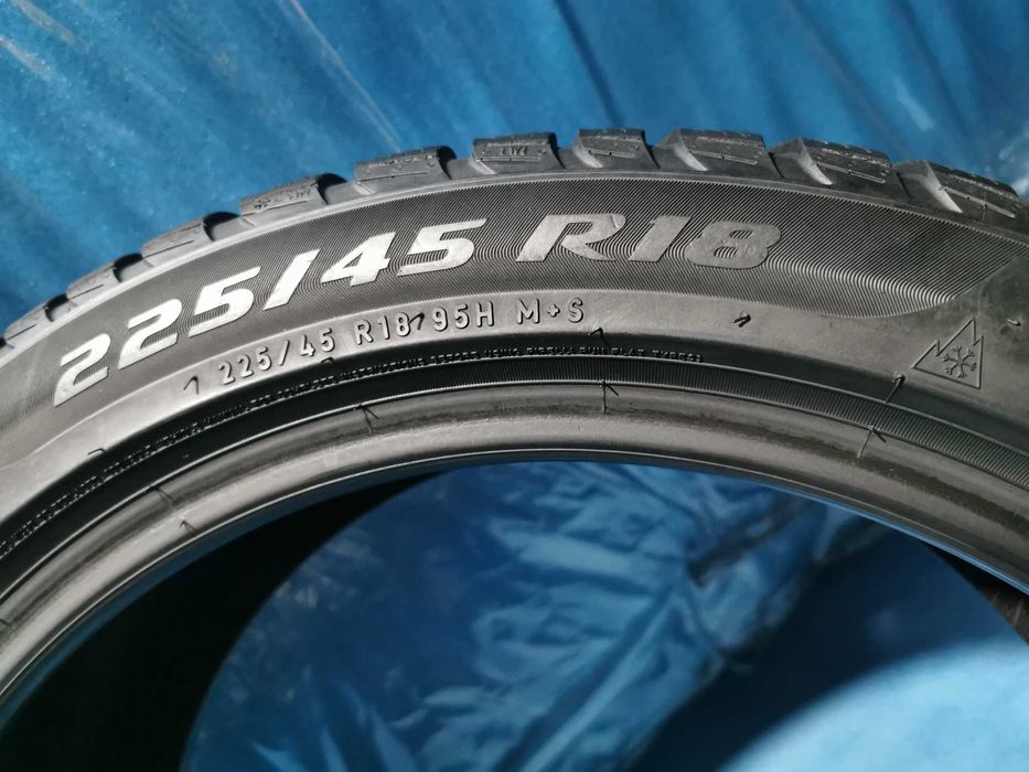 225 45 18 - 255 40 18 pirelli runflat m+s 4 buc