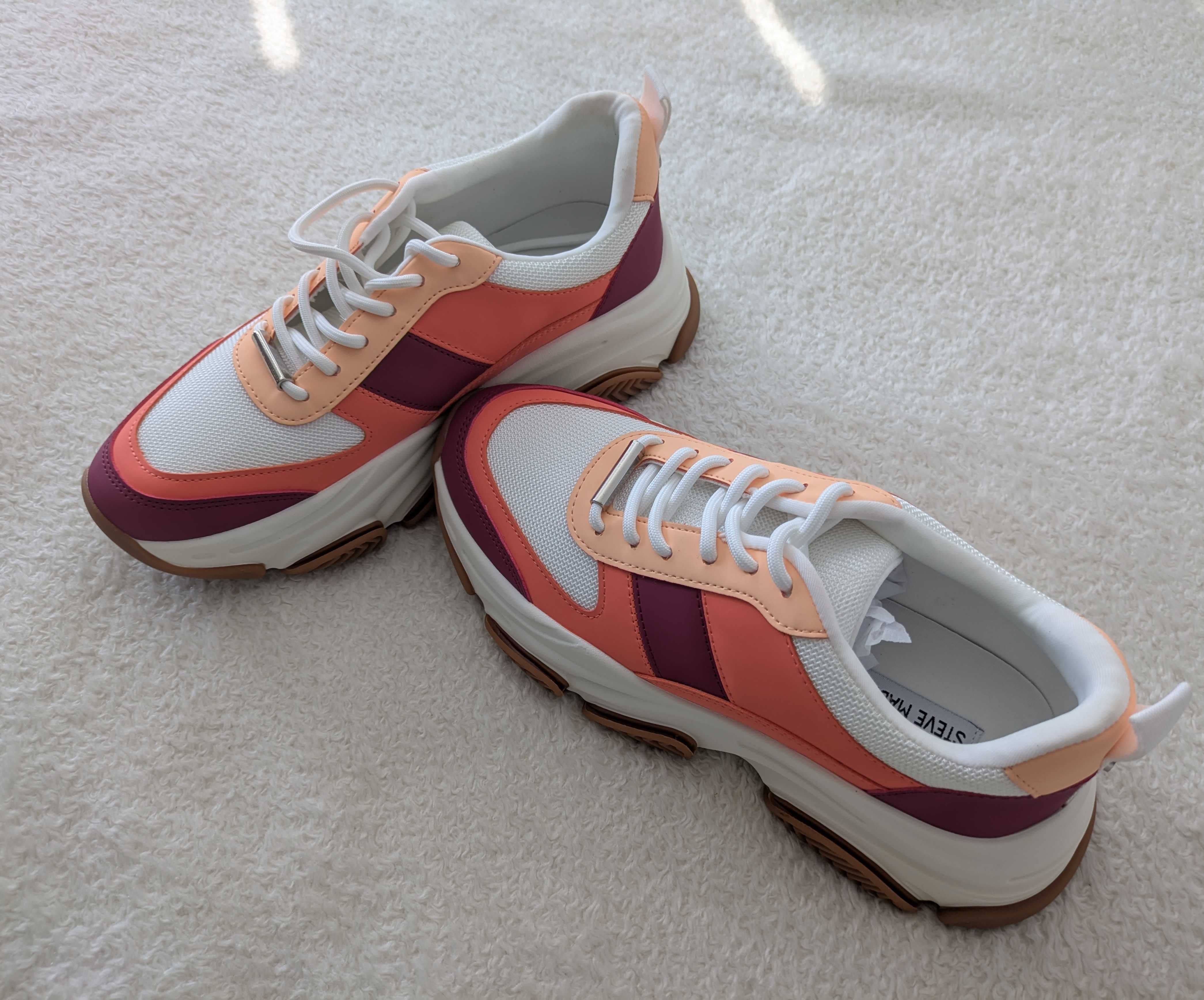 Нови сникърси Steve Madden