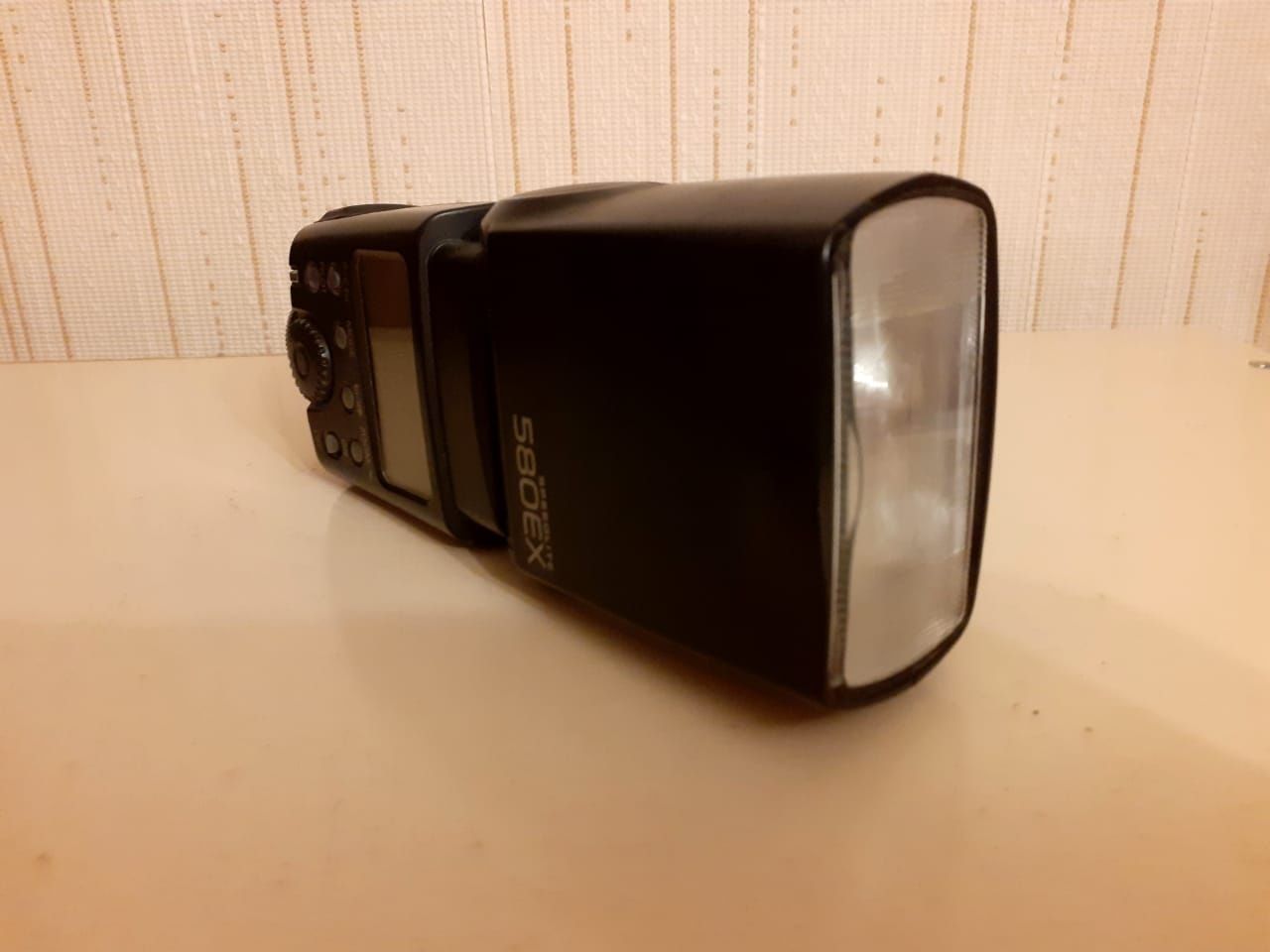 Продам фотовспышку  CANON 580EX