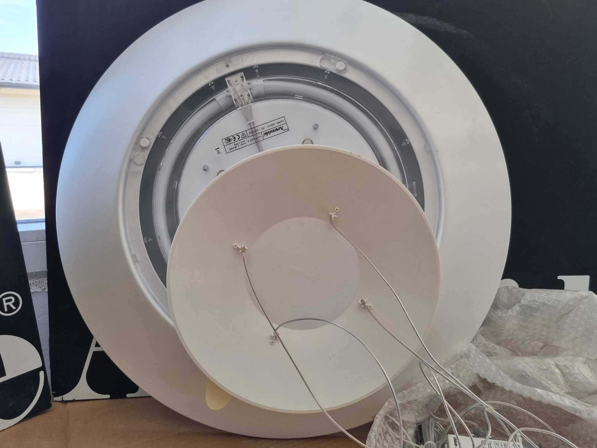 Lampa suspendata (lustra) Artemide Float.