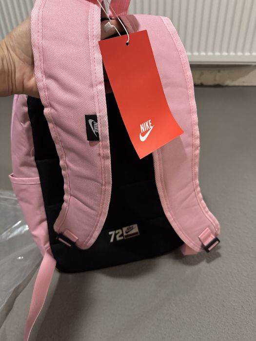 Раница Nike.
