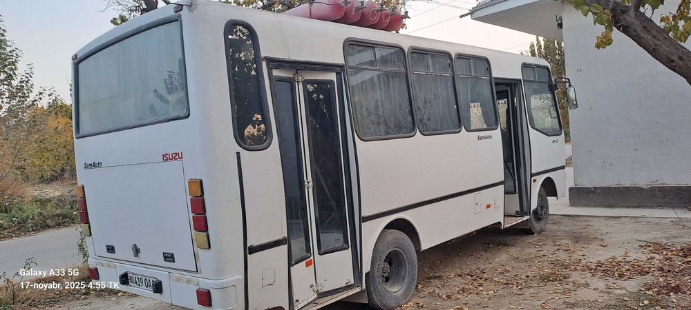 Avtobus ISUZU SAZ NP 26