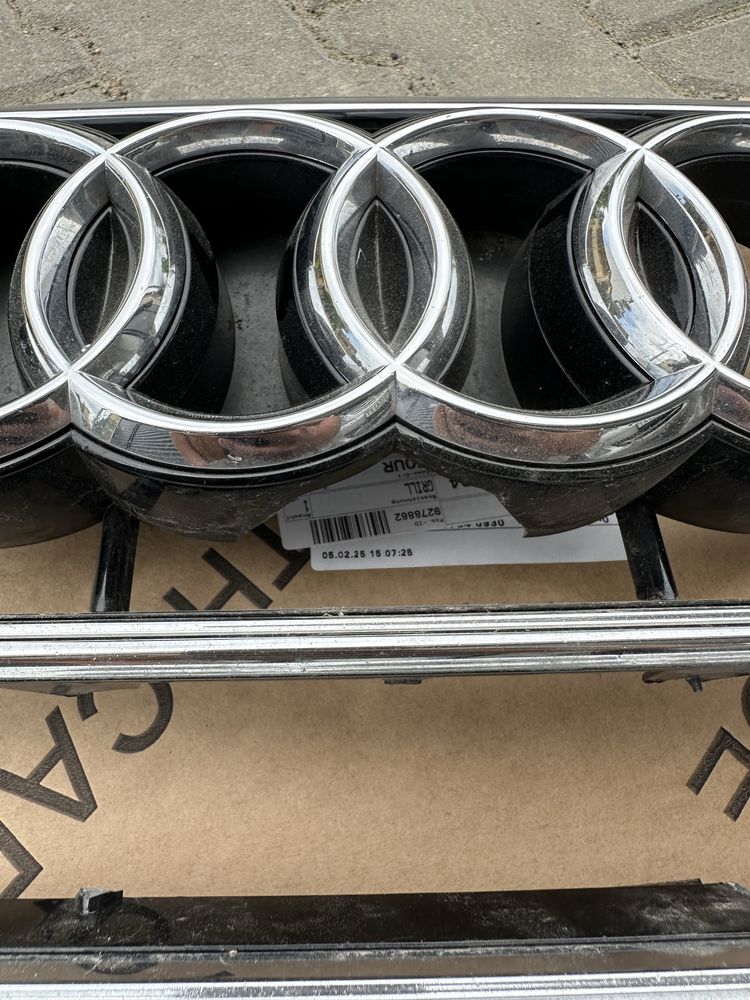 Audi A8 D4 предна решетка