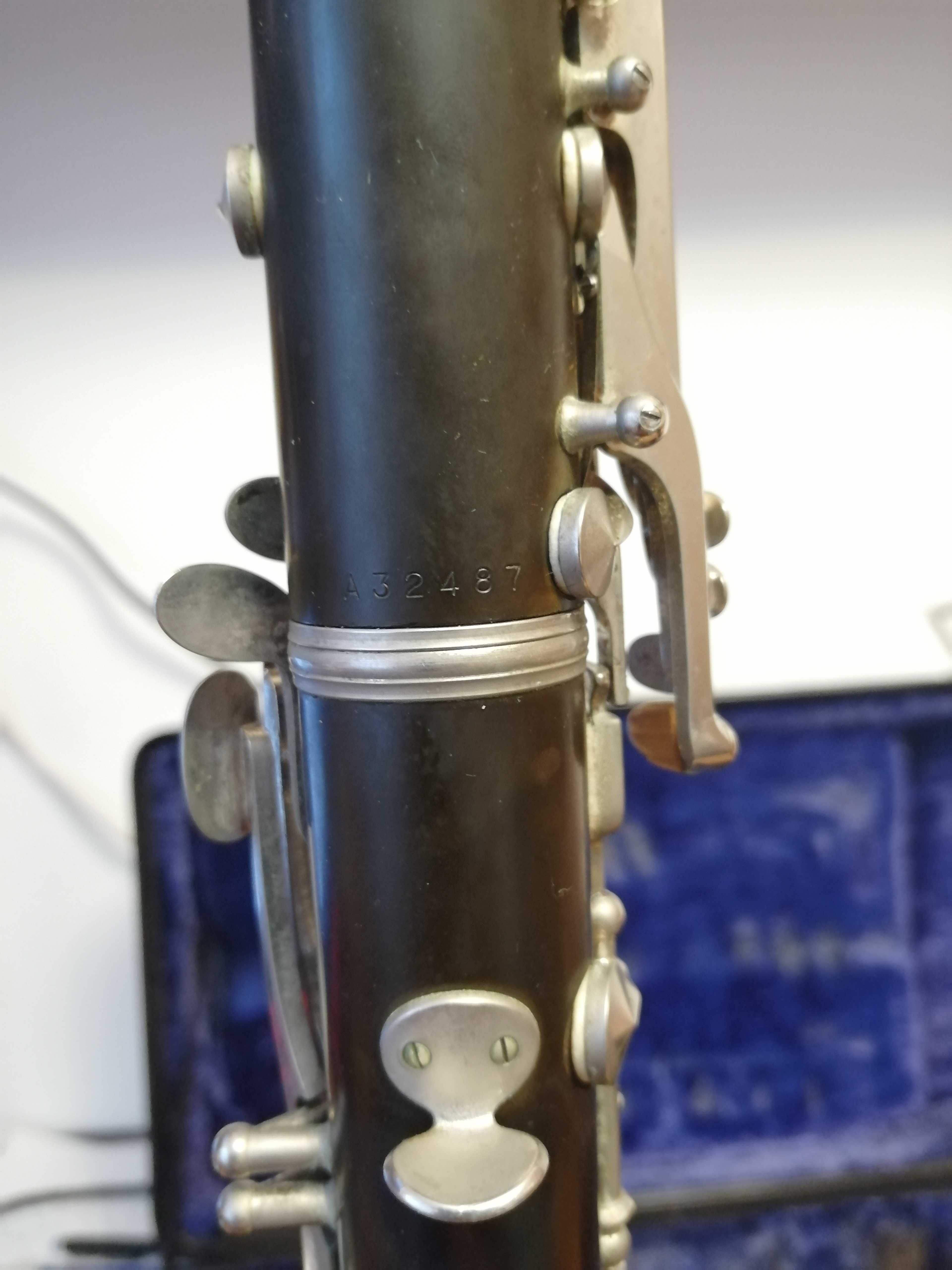 Clarinet Noblet, model N Paris, din lemn, cutie, mustiuc.Pret 1950lei.