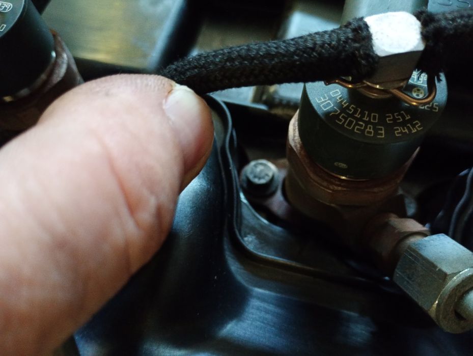 Injector injectoare volvo XC90 2.4d volvo xc70 v70 cod0445110251