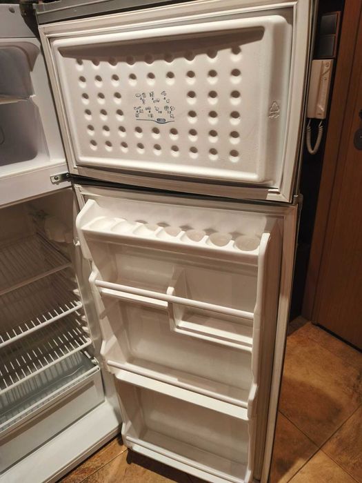 Хладилник с камера NEO