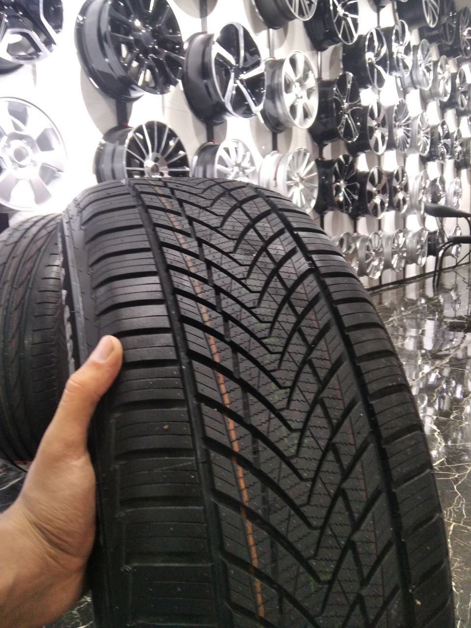 235/55 R18 Rotalla  Kumho Zitum Nexen  Lassa Austone