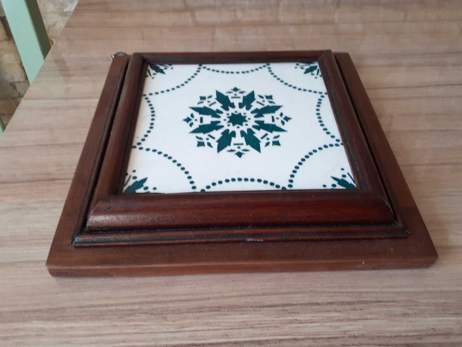 Vand suport faianta pt."lucruri incinse" deosebit