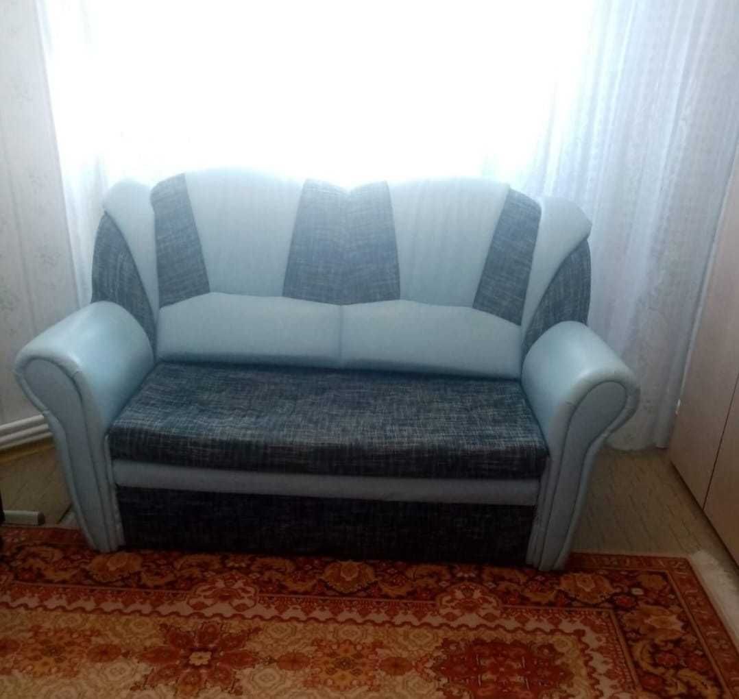 Canapea extensibila din piele si material textil 3 locuri