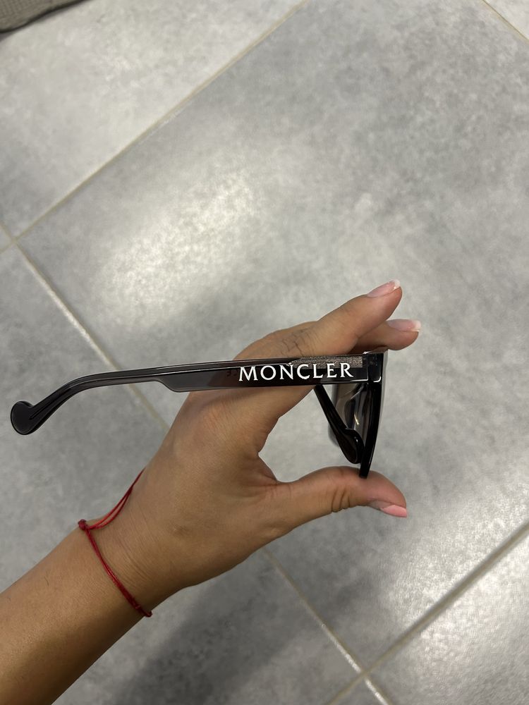 Оригинални слънчеви очила Moncler