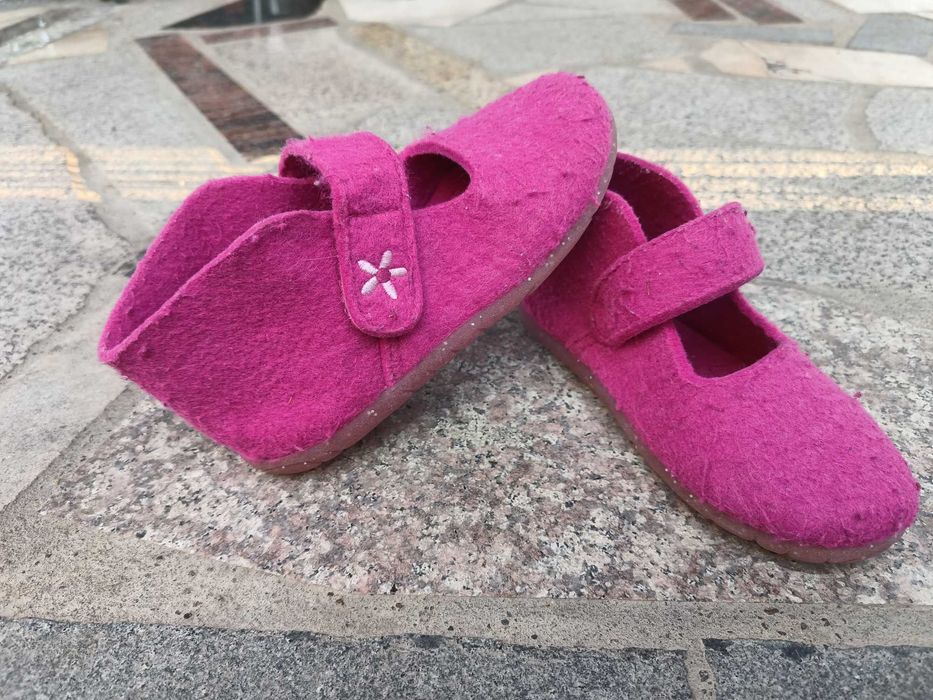 Боси Вълнени пантофи размер 29. 19см на 7см. Много запазени.