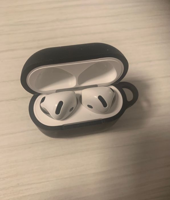Vând AirPods 4 cu ANC stare foarte bună!