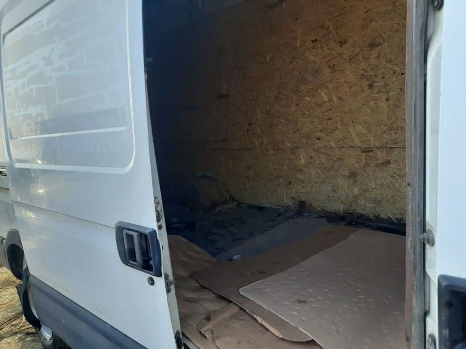 Dezmembrez Iveco Daily 3 2006 motor 3.0hpi 100kw 136cp F1CE dezmembrari 50c13 piese punte dubla