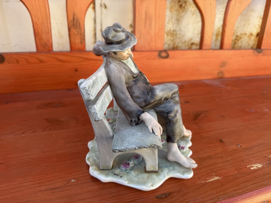 Vagabond pe banca bibelou