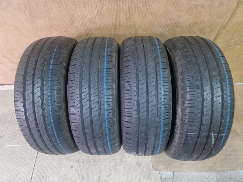 4 Hankook R15 C 215/65/ 
летни бусови гуми DOT1719