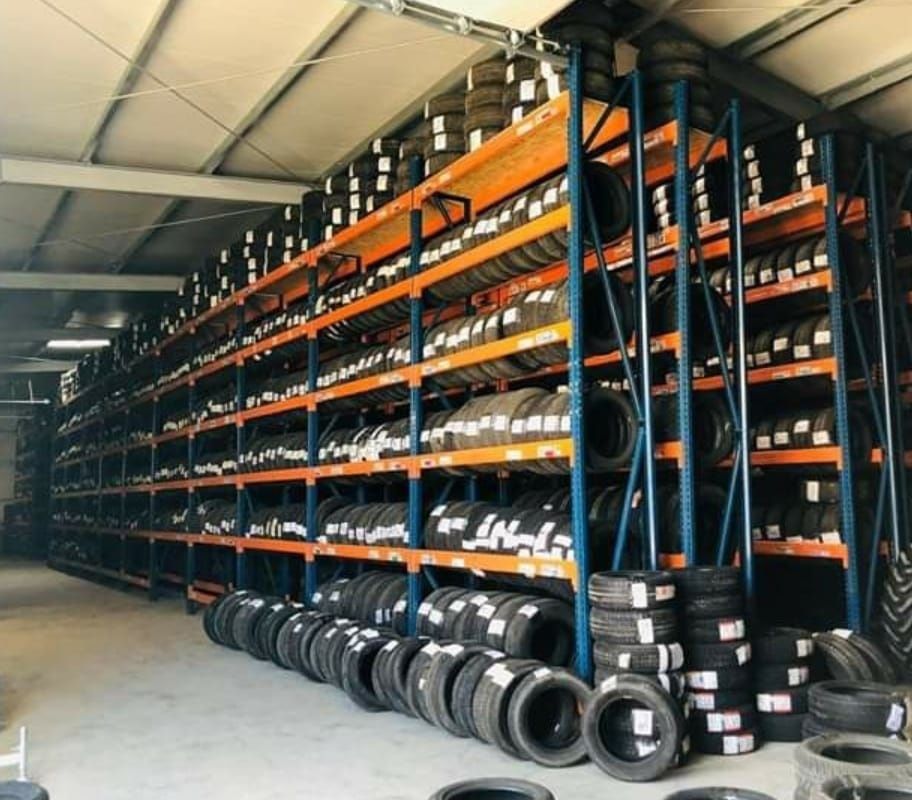 Rafturi metalice depozitare anvelope