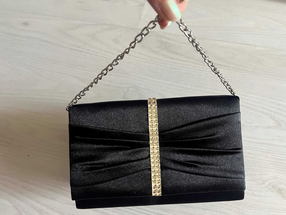 Маркови Чанти Guess и евтини малки чанти