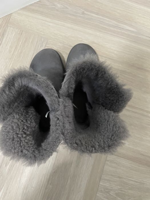 UGG - Cizme scurte gri Bailey Button