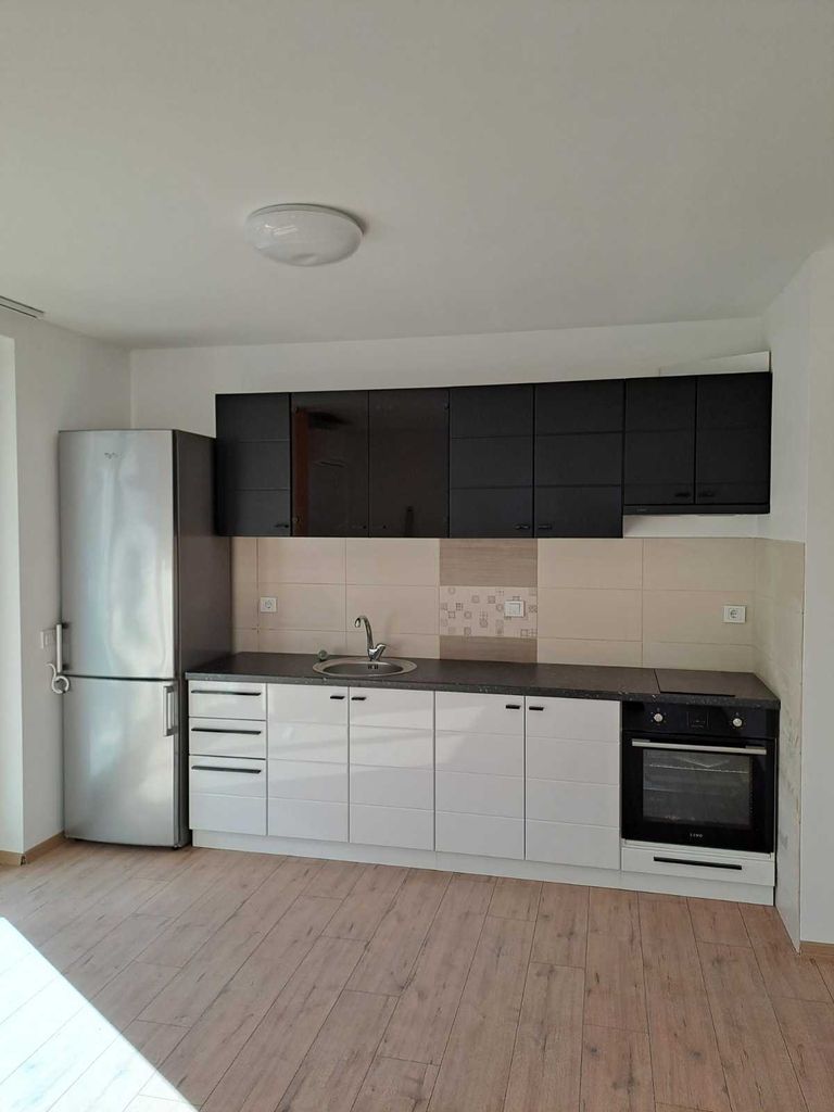 Продава се Двустаен апартамент в Плевен, Идеален център - 78 кв.м за 1475 €/кв.м - Снимка #9