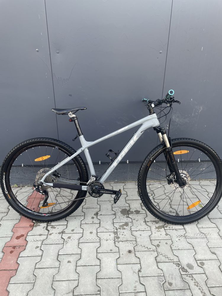 Vând bicicletă XCALIBER8 Trek