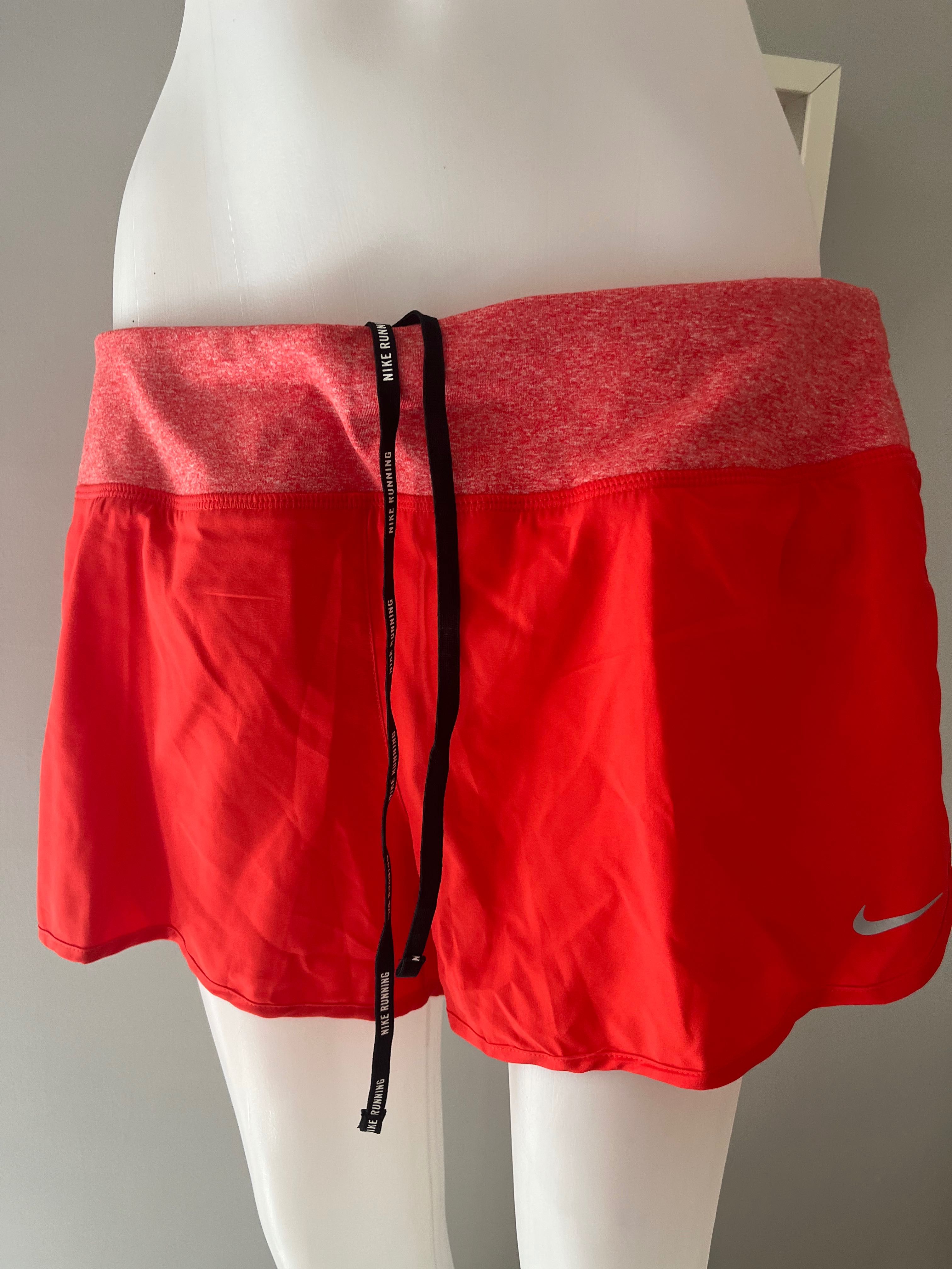 Къси дамски панталонки NIKE Modern Tempo Embossed Running Shorts