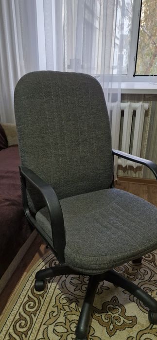 Кресло офисное  б/у