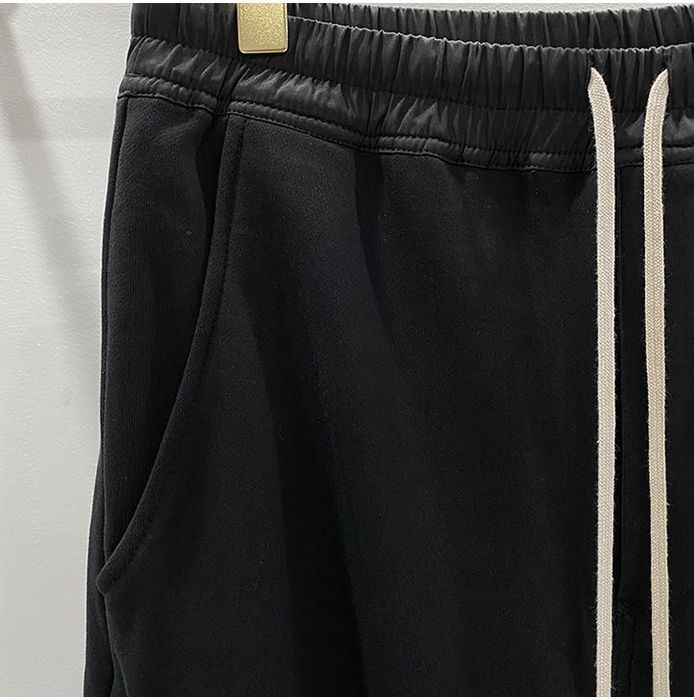 Pantalonii de barbati cu snur