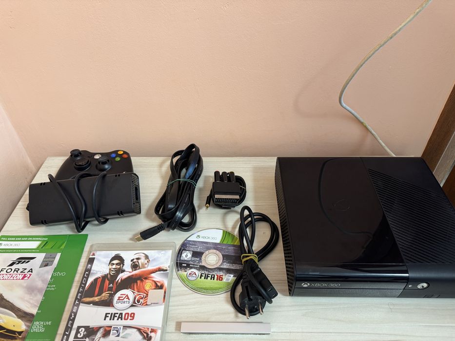 XBOX 360 500GB с две игри