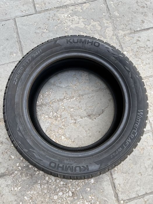 Продавам 4 броя зимни гуми Kumho WinterCraft 225/50/17