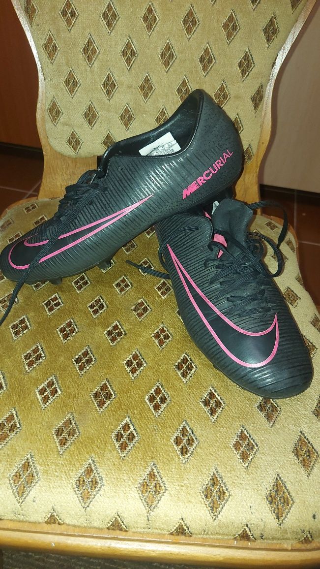 Vand ghete de fotbal Nike