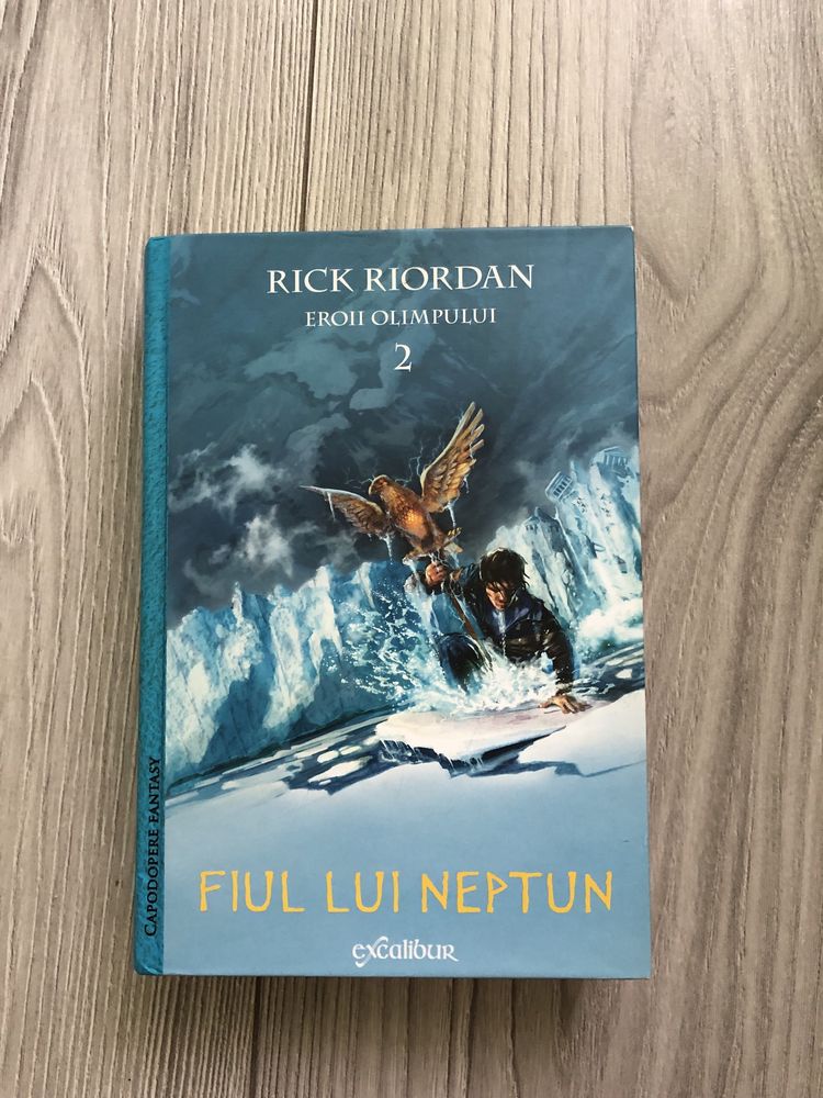 Vand pachet volumul ,,Eroii Olimpului” de Rick Riordan