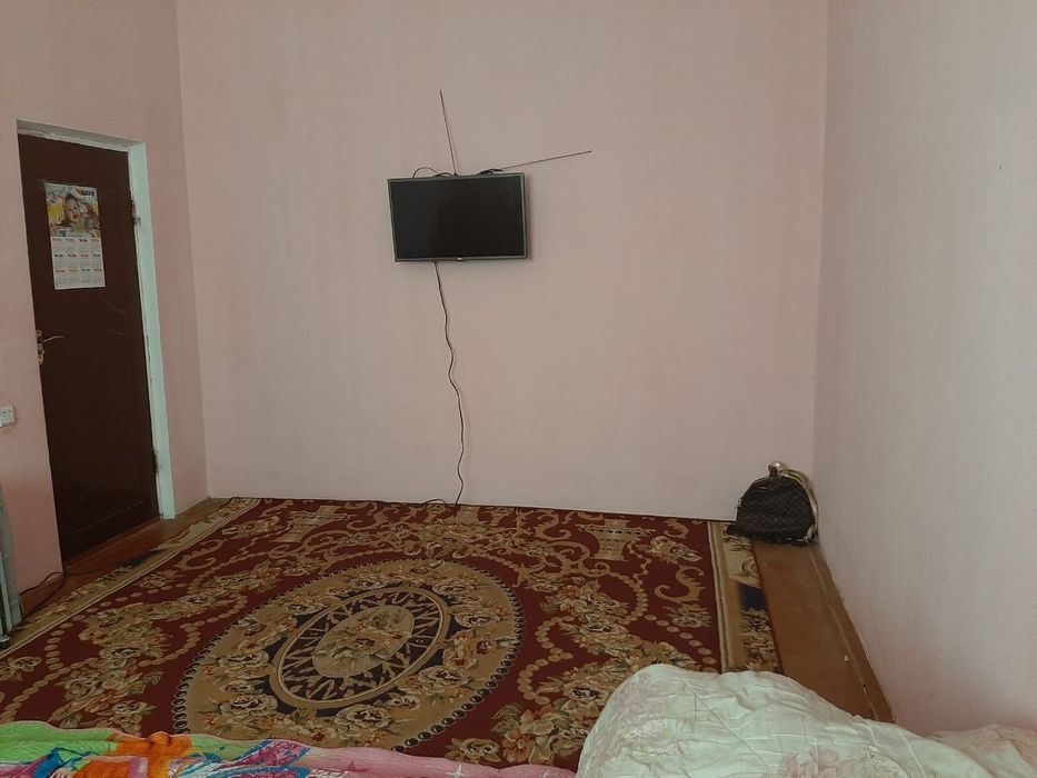 Семье или СТУДЕНТАМ
Сдаётся коттедж 
6 соток 
4 комнат 
2 санузла 
Ор: