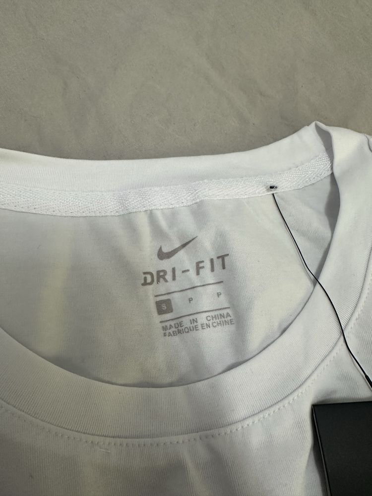 Tricou Nike “Dri-Fit”