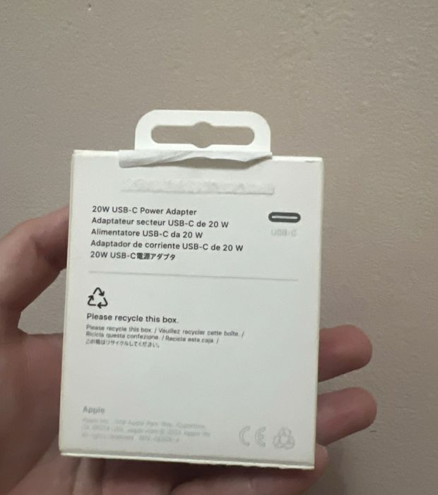Zaryadka iPhone 20w power adapter