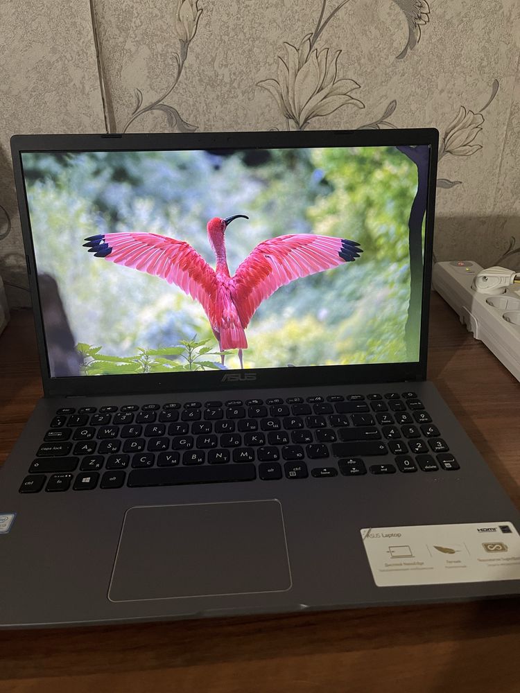 Ноутбук Asus.
