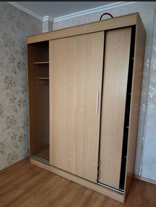 Продаются б/у Шкаф-купе, диван раскладной, прихожая