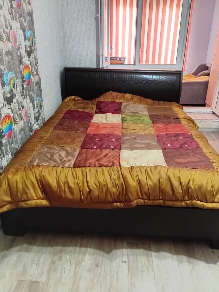 Двуспальная кровать