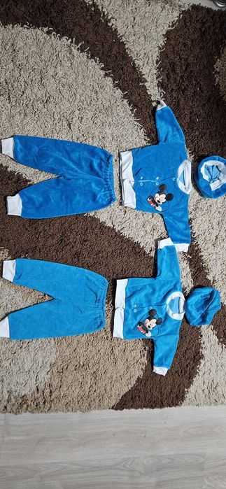 Doua costumase pentru gemeni 3-6 luni